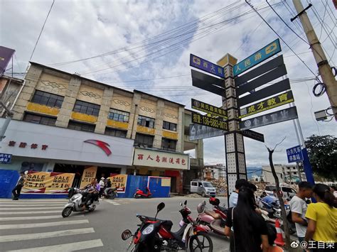 正在拆迁中的临沧西大街（靠章嘎村的一面），临沧人永远的记忆。