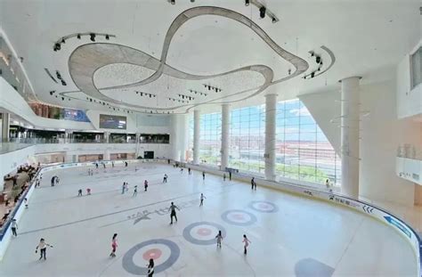 四季皆可滑 成都10家室内滑冰场带你体验冰上运动乐趣|大悦城|冰场|滑冰场_新浪新闻