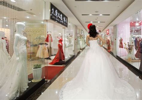 美少女的衣橱--苏州婚纱礼服厂家璀璨水晶性感外贸品质一米长拖尾灯笼袖定制婚纱