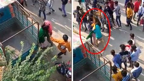 印度一名年轻女子众目睽睽之下遭性骚扰 警方逮捕数人_凤凰网视频_凤凰网
