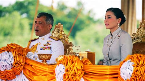 公开承认一夫多妻：泰国国王迎娶王后不到3个月再纳“贵妃”