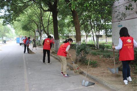我院党员志愿者参与社区大扫除活动_句容市人民检察院