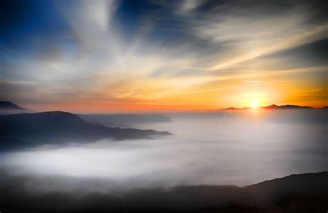 日出日落的山头红云,高原平原,自然风景,摄影素材,汇图网www.huitu.com