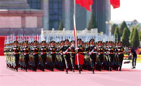 现场画面丨朝鲜举行阅兵式庆祝朝鲜人民军建军75周年_凤凰网视频_凤凰网