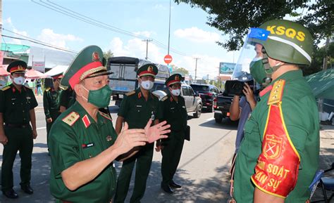 越南最大城市胡志明市因疫情再“封城”：军方持枪接管防疫检查站