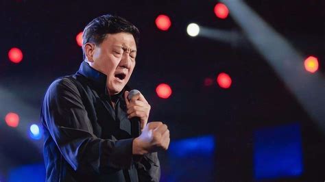 韩磊演唱《火红中国年》，铿锵有力，动听醉人_腾讯视频