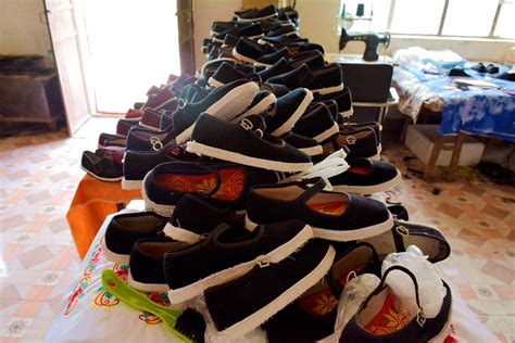 甘肃瓜州：老布鞋“踏”出致富新路