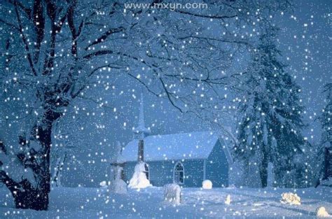 冬季下雪天村庄别墅院子里的雪人风景插画背景图片下载_1856x2464像素JPG格式_编号z26f8r2pv_图精灵