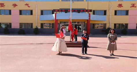内蒙古乌拉特前旗3000余名干部群众花式秀出爱国情_县域经济网