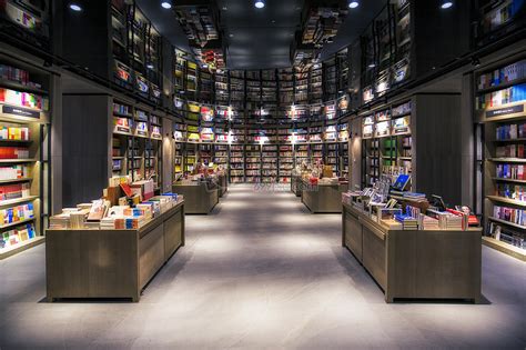 上海书城福州路店即将闭店重装 迎来读者购书潮-人民图片网