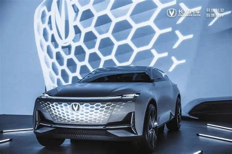 长安汽车发布高端产品序列UNI及概念车Vision V_广州日报大洋网