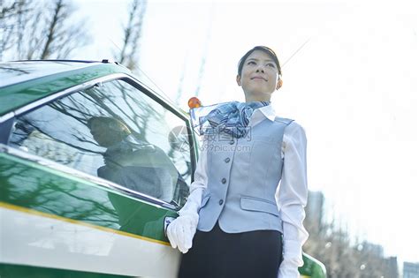 韩剧《模范出租车》,豆瓣评分飙升到8.2分,韩国电视剧真敢拍|模范出租车|李帝勋|韩剧_新浪新闻