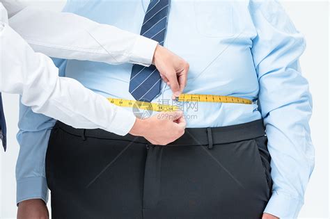 肥胖商务男性量腰围高清图片下载-正版图片501413774-摄图网