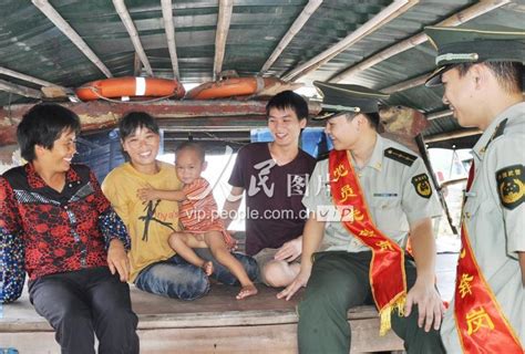 广西防城港边防党员先锋队靠前服务渔船民安全生产-人民图片网