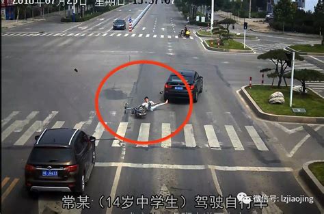 突发现场：江西鹰潭特大交通事故 公交车被撞12人死_凤凰网视频_凤凰网