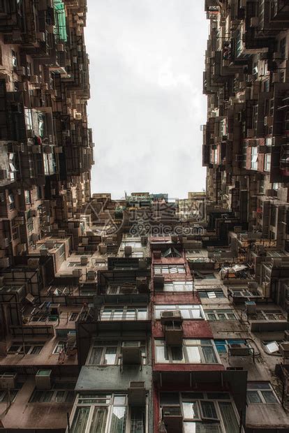 香港鲗鱼涌旧住宅区过度拥挤的房屋景观高清图片下载-正版图片506161932-摄图网