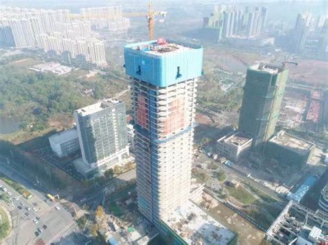 中建一局五公司江西萍乡金融中心建设工程主体结构顺利封顶
