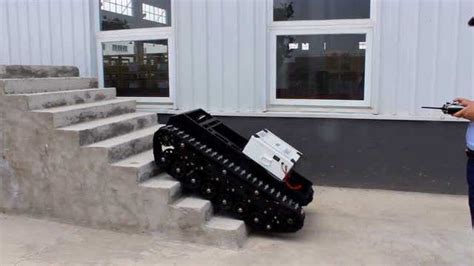 履带式机器人底盘车越障，爬楼梯测试_腾讯视频