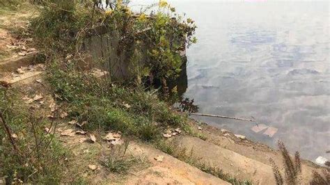 10月24日，南京一女子被同伴推入水中，两人双双溺亡。近日，被推下水女子的女儿曝光两人生前关系
