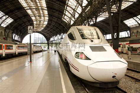 现代的高速列车图片-现代高速列车素材-高清图片-摄影照片-寻图免费打包下载