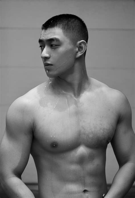 中国肌肉男模体育生肌肉北京体育大学刘佳萌写真 白袜 魅力先生刘佳萌 东方帅哥 健身迷网