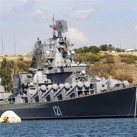 太惨了！俄黑海舰队旗舰莫斯科号导弹巡洋舰爆炸受损画面曝光……