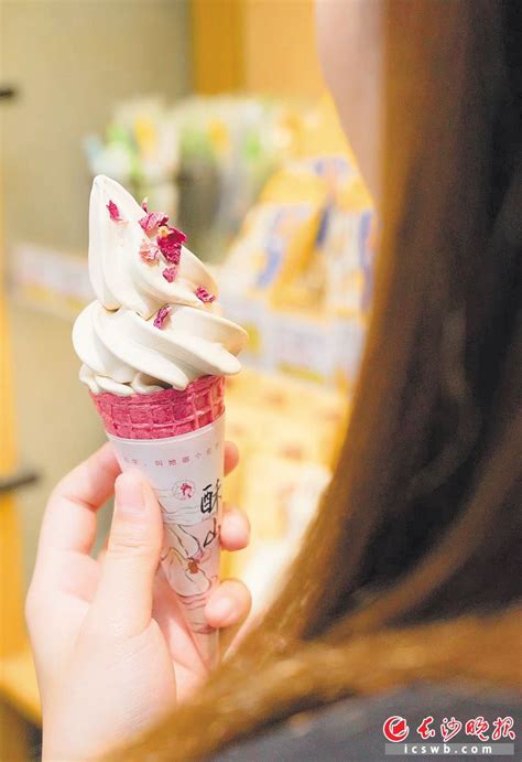 茅台冰淇淋长沙首店开业，有市民驱车1小时前来购买 | 潇湘晨报网