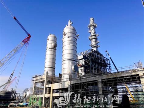中石油广东石化炼化一体化项目乙烯装置完成所有大型塔器吊装 化工区再添丙烯“兄弟塔”-媒体聚焦