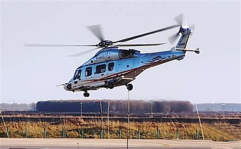 “吉祥鸟”大型民用直升机AC313A首飞成功
