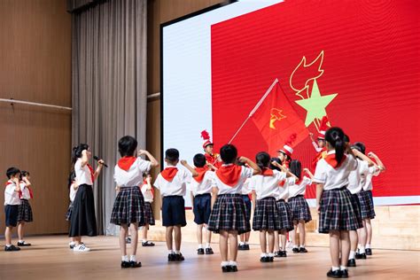 科华中路小学举行第二批新队员入队仪式 - 四川教育报道网