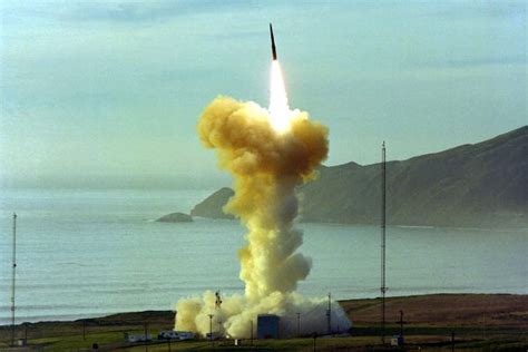 核竞赛重启？美国宣布研发新型洲际导弹，要求领先对手20年_凤凰网