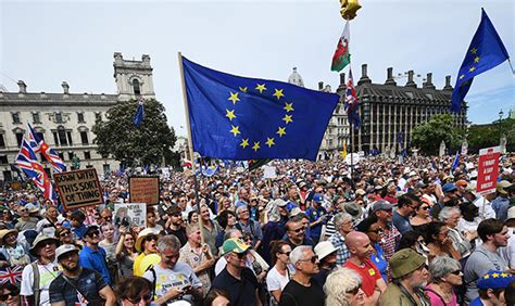 英国脱欧公投两周年，上万民众游行呼吁对脱欧协议最终公投_全球速报_澎湃新闻-The Paper