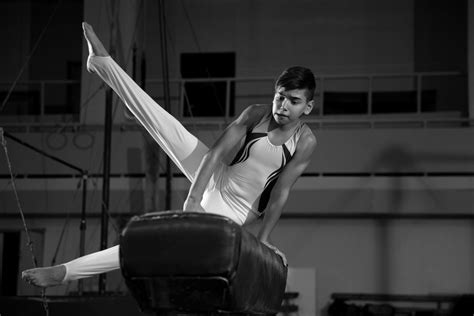 Gymnastics-青少年体操运动员黑白人像摄影
