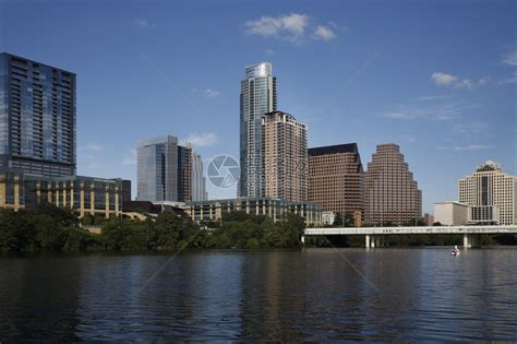 美国得克萨斯州日落时的天线市中心奥斯汀摩天大楼建造金融的高清图片下载-正版图片307645325-摄图网