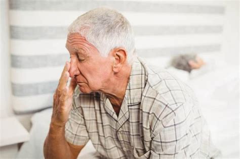 九个症状暗示老人阳寿将尽 老人临终前的生理表现_探购网