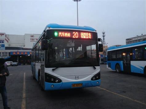 复古的20路公交车你坐了吗？车上还有这个好帮手 - 周到上海