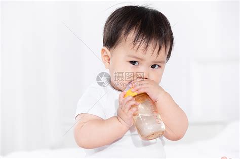 宝宝喝水的注意事项 关于宝宝喝水的小知识 - 千梦
