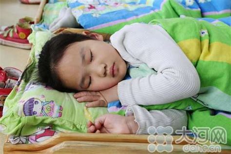 小儿推拿杨晓: 晚睡影响儿童智力发育, 家长们带着孩子早点睡吧!|睡眠|睡吧|儿童_新浪新闻
