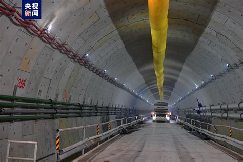 浙江杭州富春江流域首条公铁合建盾构隧道贯通——上海热线新闻频道