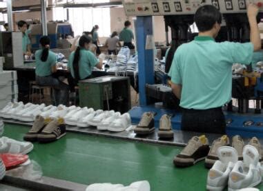 鞋厂手工制成的制品制鞋高清图片下载-正版图片504999356-摄图网