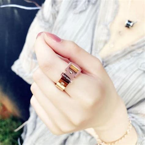 时尚女人现在都戴这几款戒指：洋气百搭戒指分享 - 奥联优选服装网