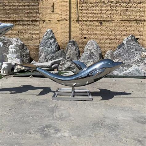 《梳二》苗族人物雕塑 – 北京博仟雕塑公司