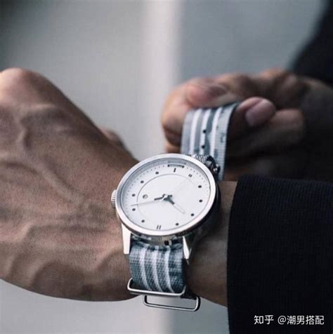 高端商务复刻手腕表是什么类型的?适合男士戴么?应该怎样选择品牌 - 尺码通