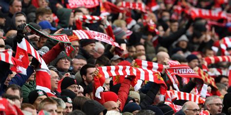 VIDÉO - Des centaines de supporters de Liverpool fêtent le titre à ...