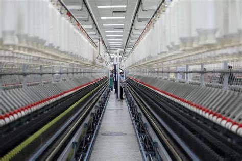山东滨州：赶制纺织产品订单-人民图片网