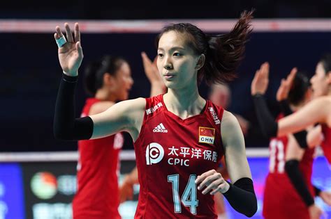 高清：中国女排捧起世界杯冠军 朱婷获最有价值球员|女排|世界杯_凤凰体育