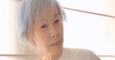 59岁“许仙”满头白发，嫁入豪门34年，她怎么成这样了？|叶童|许仙|陈国熹_新浪新闻