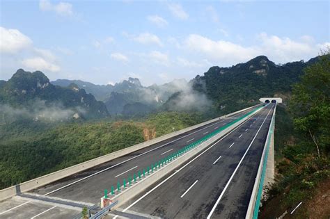 广西百色至靖西高速公路 - 中国二十二冶集团有限公司路桥工程分公司