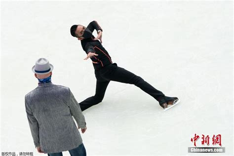 美国洛克菲勒溜冰场正式对外开放 限制进场人数-中国侨网