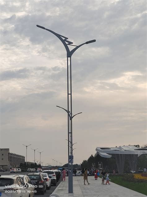 简单大气12米双臂路灯简约高低臂景观灯10米单臂路灯_世博光电景观灯-站酷ZCOOL